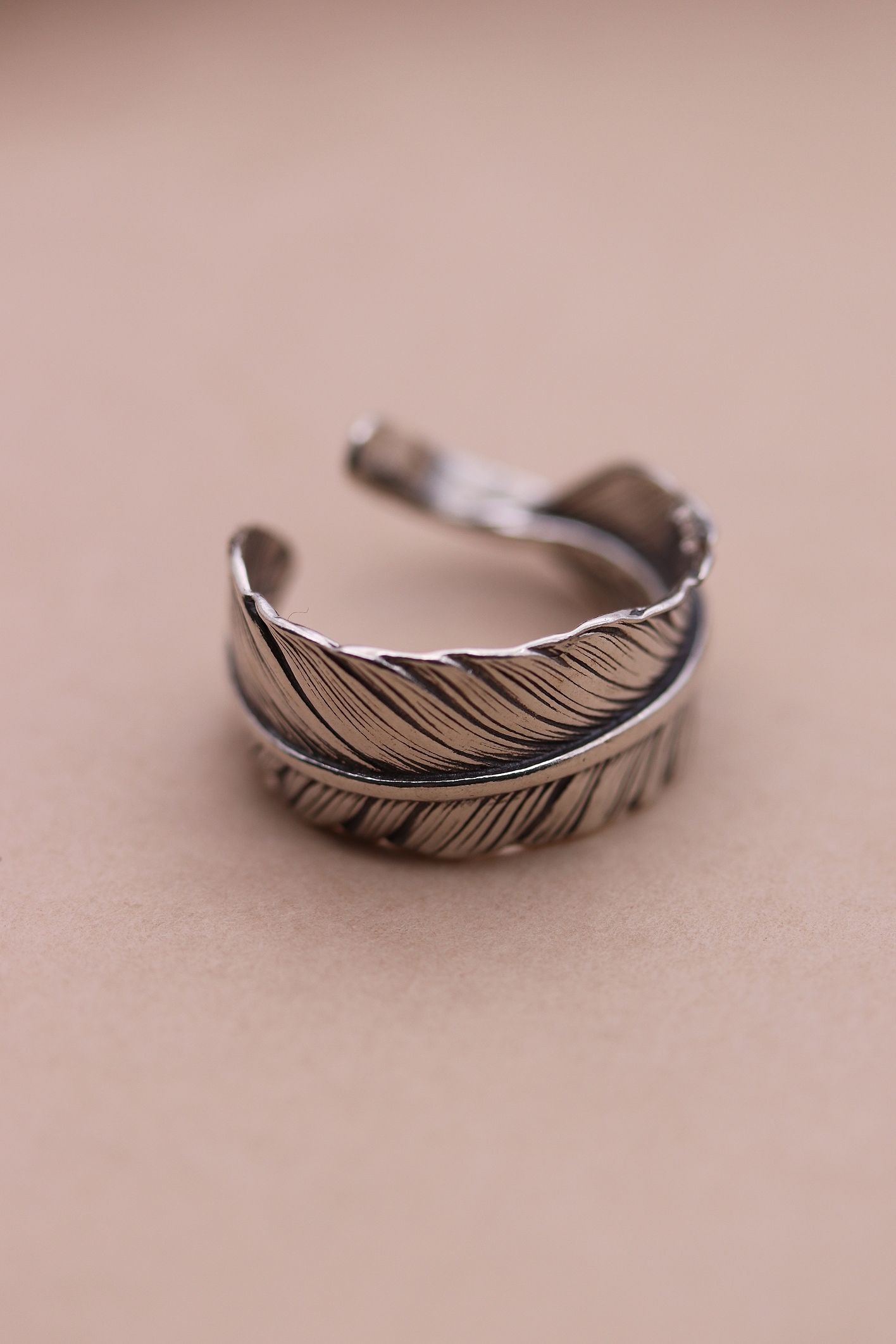 טבעת נוצה יוניסקס עבה מכסף 925.jpg