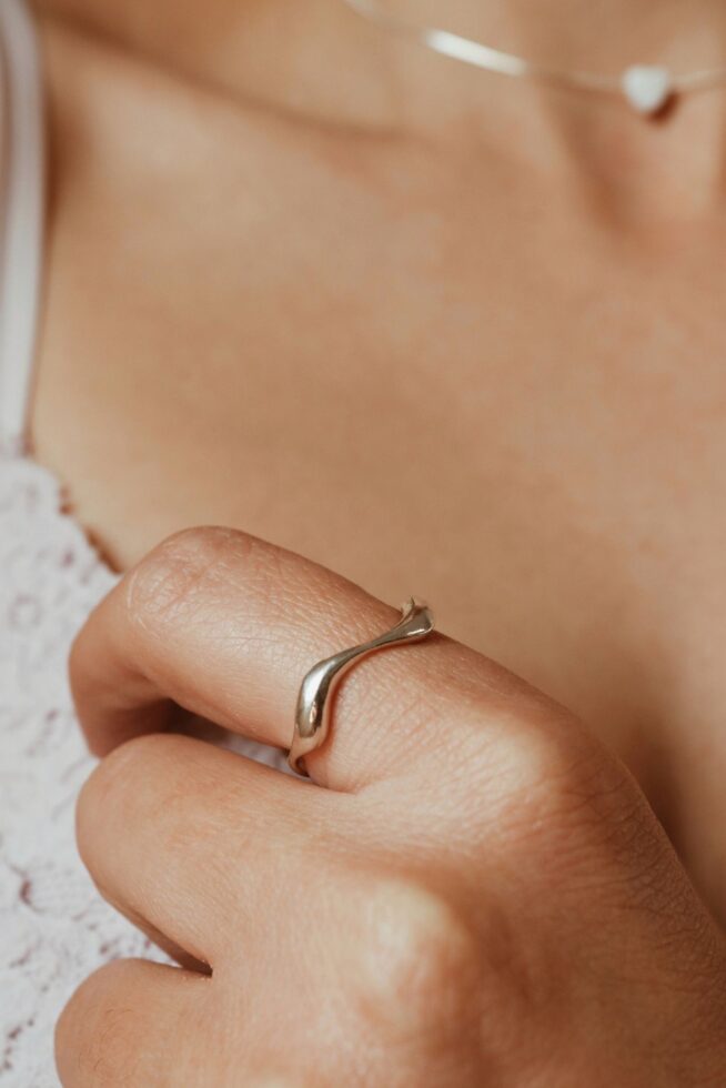 טבעת דקה פתוחה בצורה גלית מכסף אמיתי 925.jpg