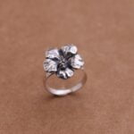 טבעת פרח היביסקוס מלאה במשמעות. גדולה עם נוכחות ועשויה מכסף אמיתי 925.jpg