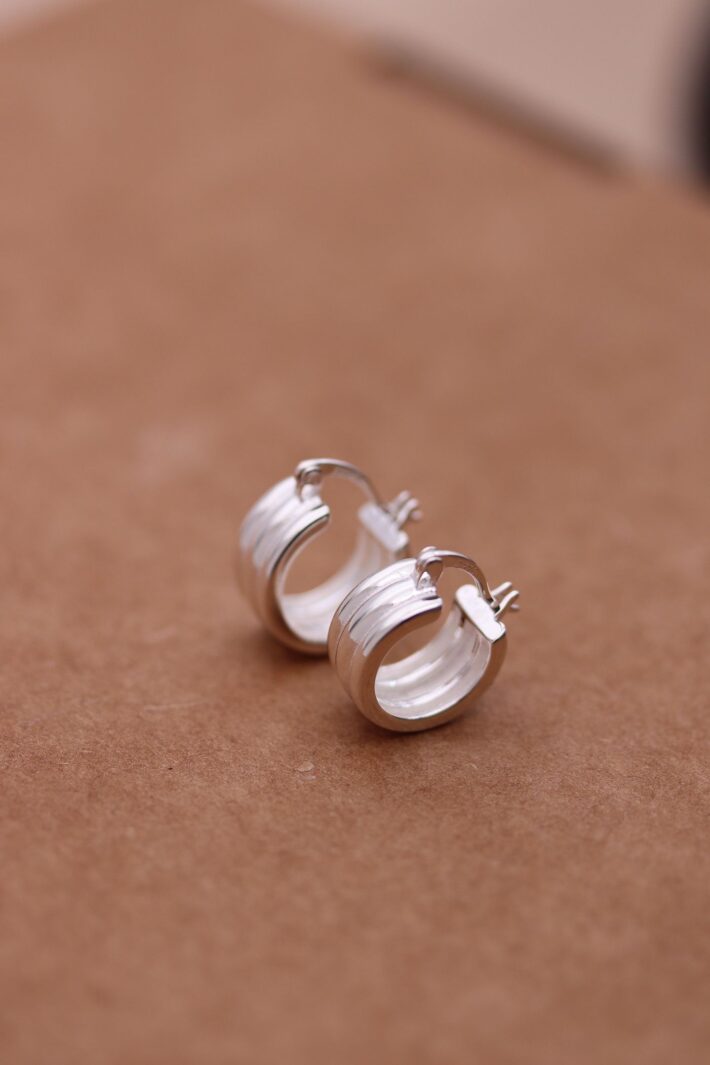 עגילי חישוק קטנים ועבים מכסף 925.jpg