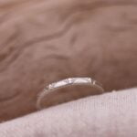 טבעת דקה ועדינה עם חריטה של שמש כסף 925.jpg