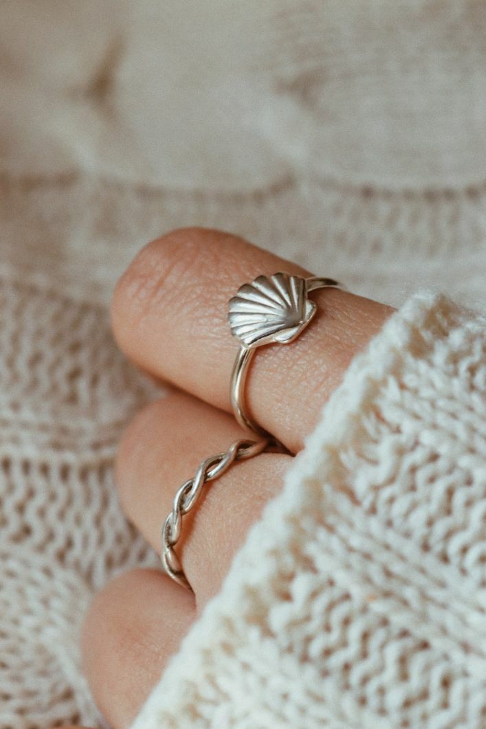 טבעת צדף עדינה ומיוחדת מכסף טהור מושלמת כטבעת חברות.jpg