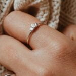 טבעת עדינה ודקה עם 3 עלים קטנים מכסף אמיתי 925 או ציפוי זהב.jpg