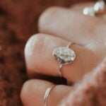 טבעת אליפסה מרוקעת דקה ועדינה מכסף אמיתי 925 או ציפוי זהב.jpg