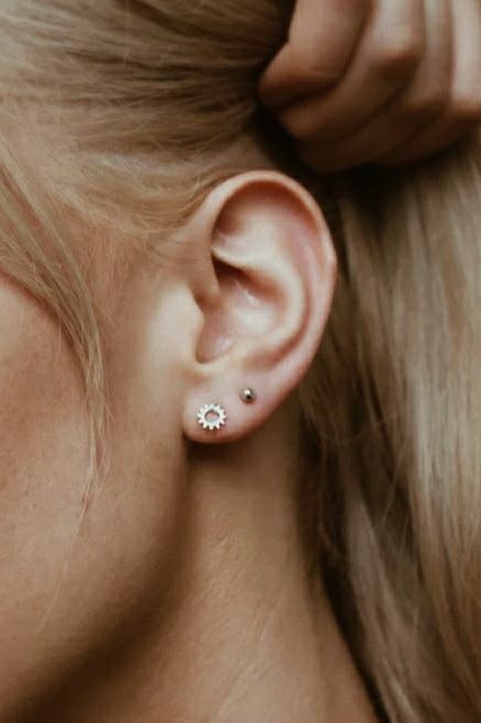 עגילי שמש קטנים צמודים לאוזן מכסף 925.jpg