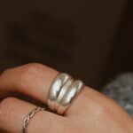 טבעת פתוחה עבה מלאה בנוכחות. מיוצרת מכסף אמיתי 925.jpg