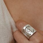 טבעת ספירלה מרוקעת מכסף אמיתי 925.jpg