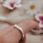 טבעת בייסיק עדינה גיאומטרית מכסף טהור 925 1.jpg