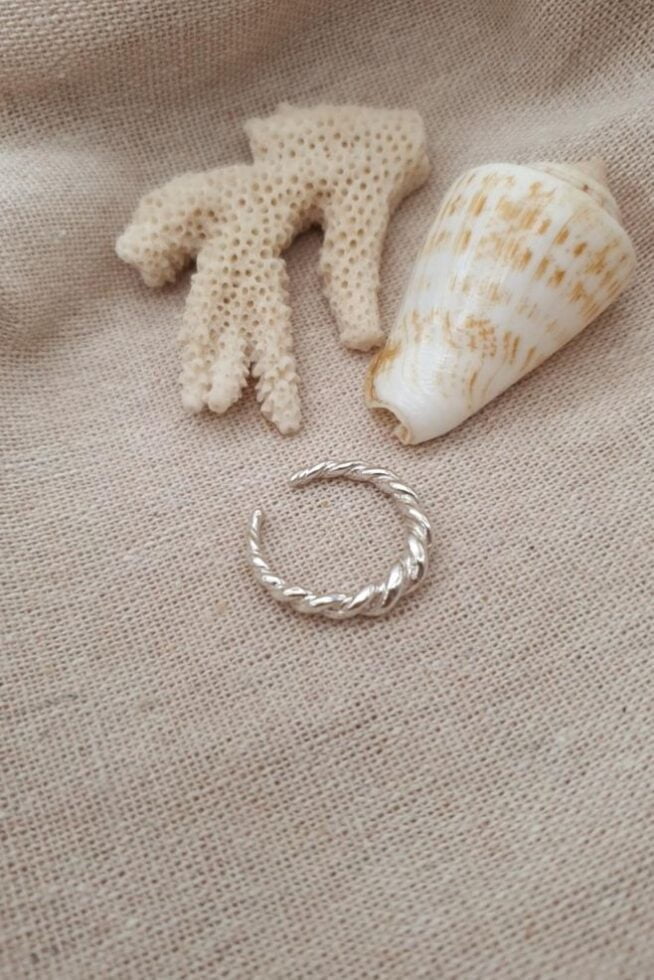 טבעת חבל מסולסלת נפתחת מכסף טהור 925 2.jpg