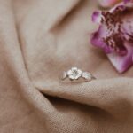 טבעת פלומריה וצדפים עדינה מכסף טהור 925 1.jpg