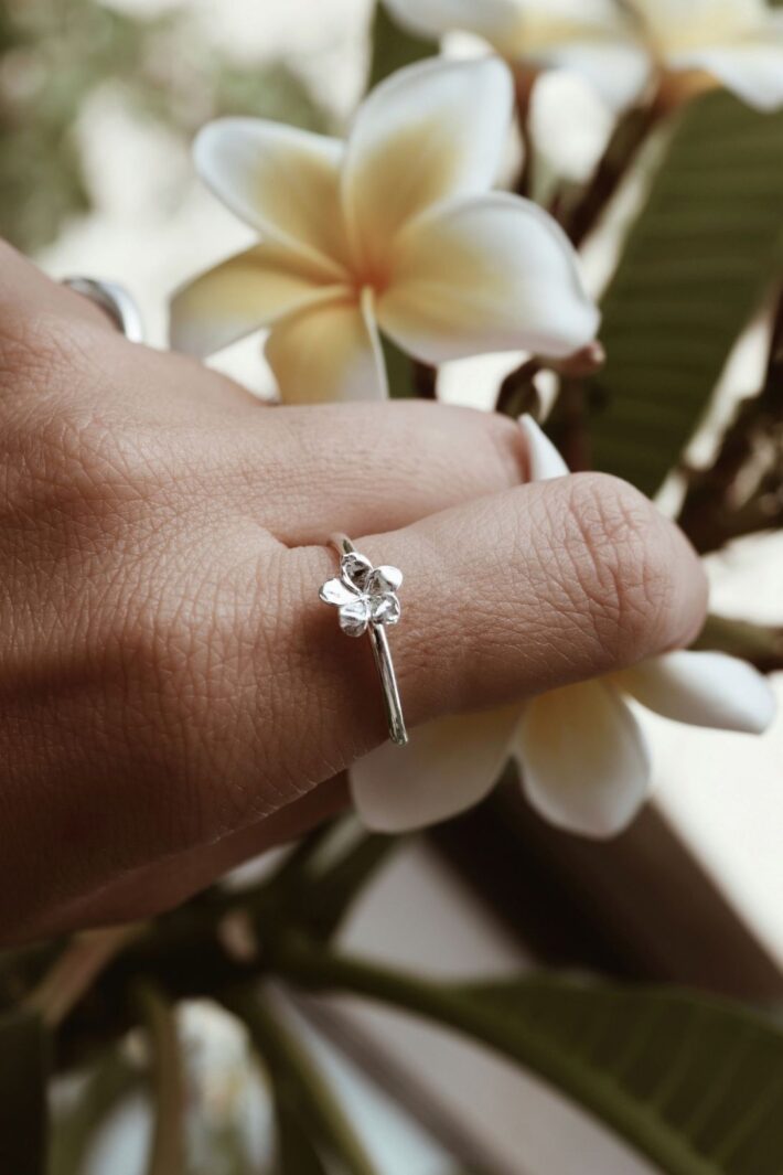 טבעת פרח פלומריה עדינה מכסף אמיתי 925