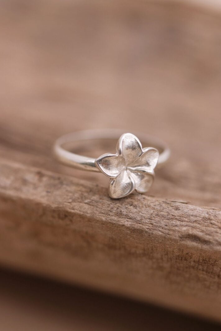 טבעת פרח פלומריה מכסף טהור 925.jpg