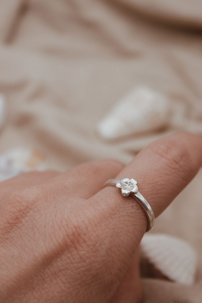 טבעת פרח פלומריה נפתחת מכסף טהור 925 1.jpg