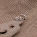 עגיל קונץ' ללא חור משובץ שיבוץ שחור או לבן מכסף 925