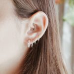 עגילי חישוק מסולסלים קטנים מכסף טהור 925.jpg