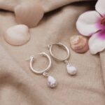 עגילי חישוק עם אבן היולייט בגוון שיש מרבל מכסף טהור 925 1 1.jpg