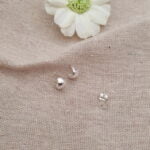 עגילי חישוק קטנטנים עבים צמודים לאוזן מכסף טהור 925 1.jpg