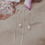 עגילי שרוך פנינה לבנה מכסף טהור 925.jpg