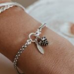 צמיד אצטרובל עם אבזם סגירה קדמי מכסף טהור 925 1.jpg