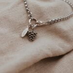 צמיד אצטרובל עם אבזם סגירה קדמי מכסף טהור 925 2.jpg