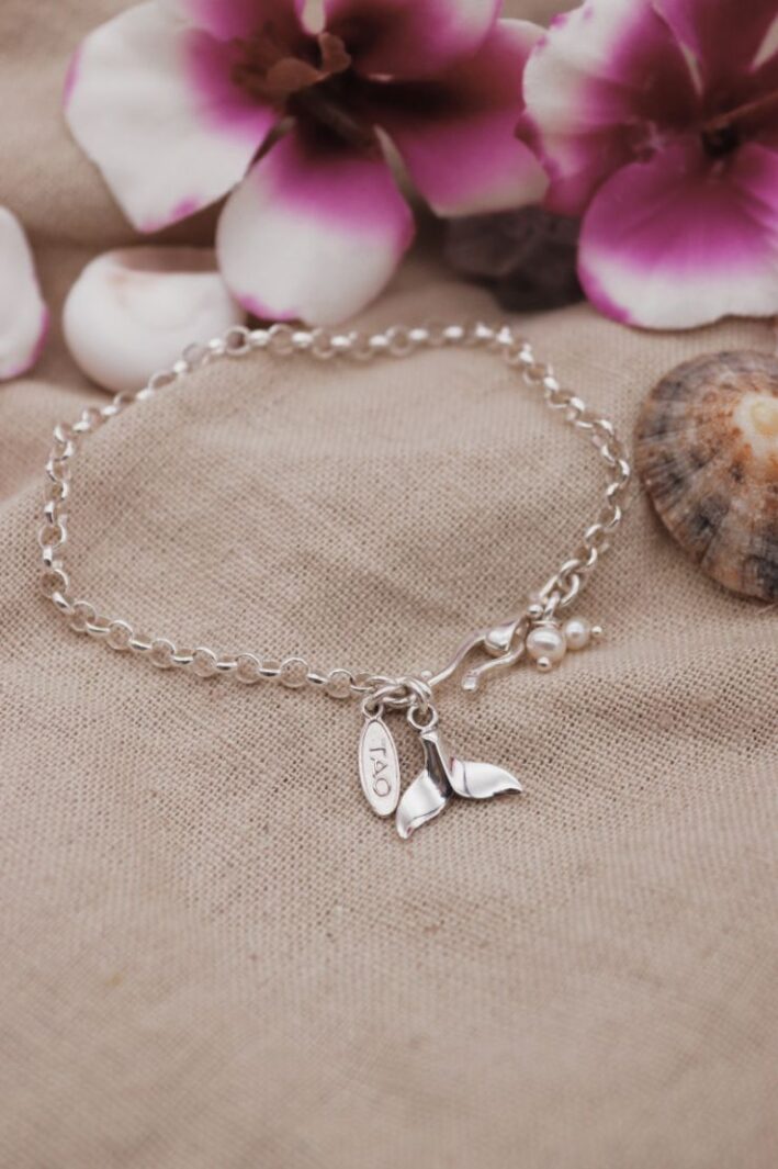 צמיד לולאות וזנב לוויתן סנפיר ופנינים מכסף טהור 925.jpg