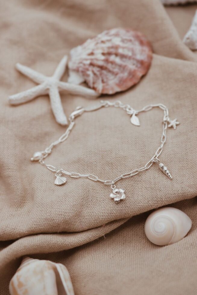 צמיד לולאות עדין עם תליוני ים מכסף אהור 925 1.jpg