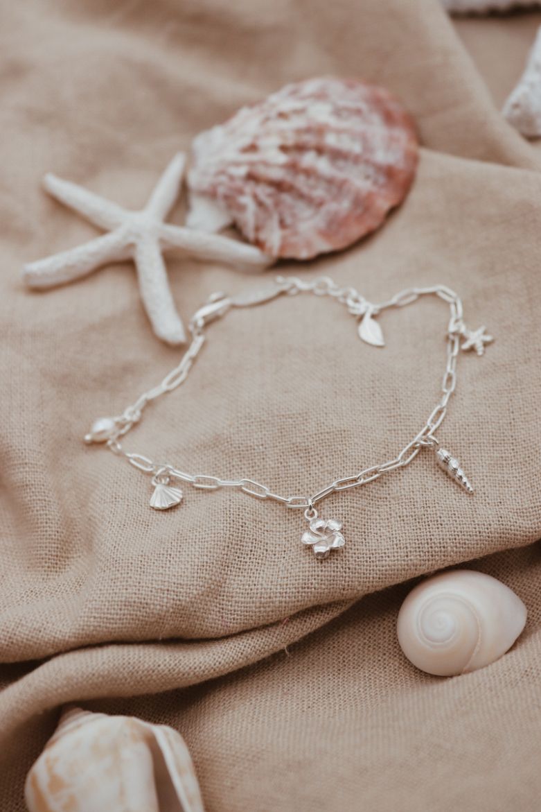 צמיד לולאות עדין עם תליוני ים מכסף אהור 925 1.jpg