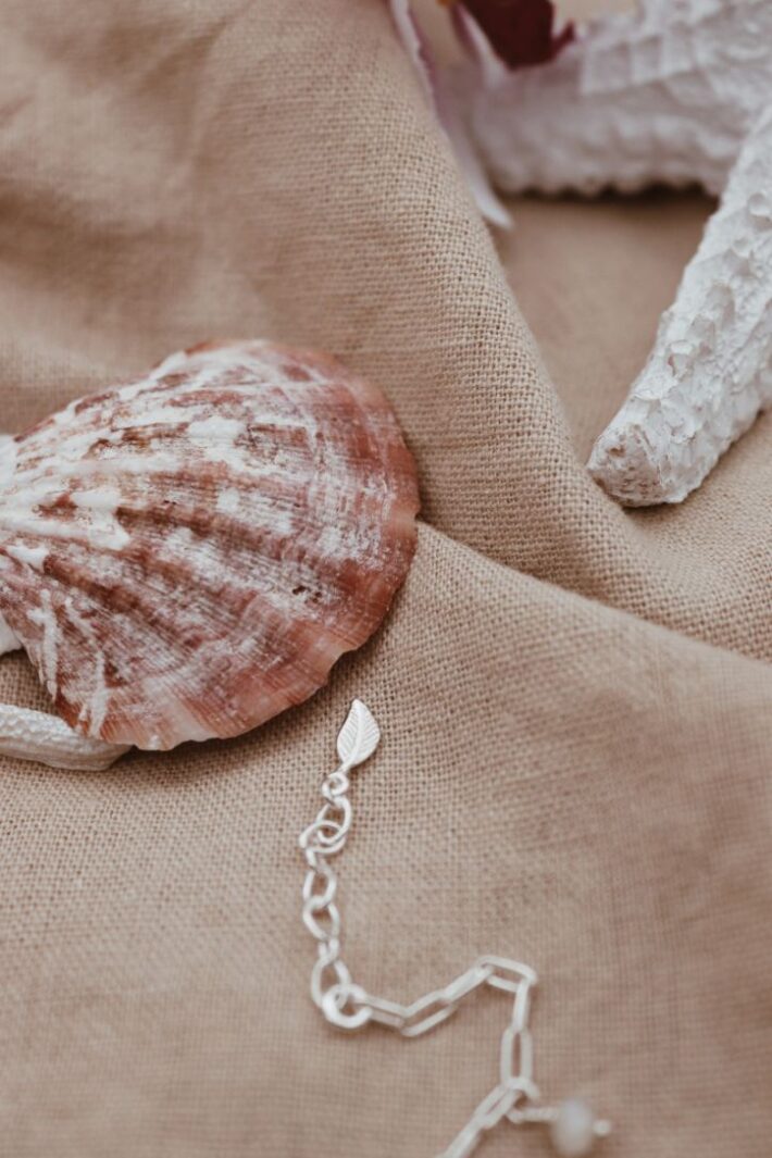 צמיד לולאות עדין עם תליוני ים מכסף אהור 925 2.jpg