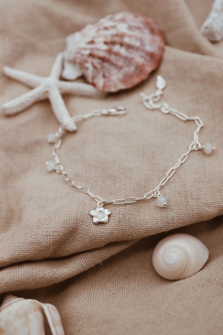 צמיד לולאות עדין עם תליוני ים מכסף אהור 925 3.jpg