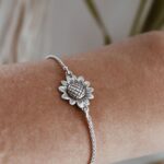 צמיד פרח חמניה עדין מכסף טהור 925 1.jpg