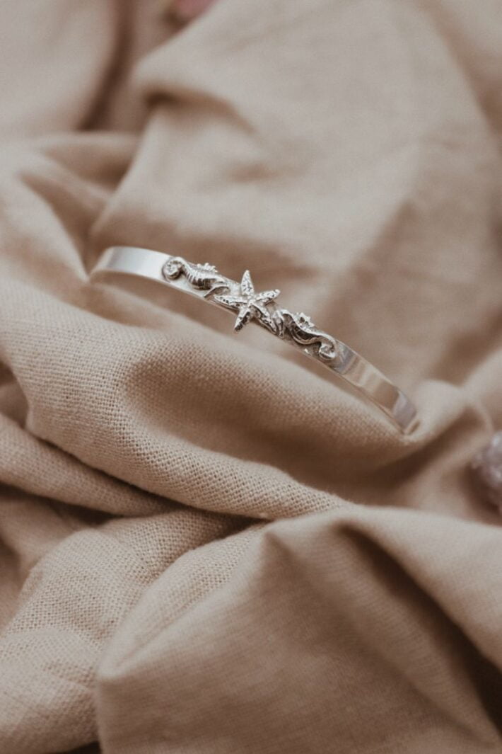 צמיד קשיח כוכב ים וסוסוני ים מכסף טהור 925 2.jpg