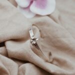 צמיד קשיח עם פרח פלומריה מכסף טהור 925.jpg