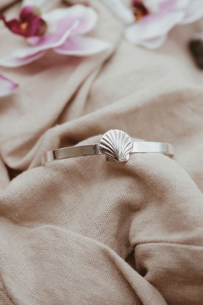 צמיד קשיח צדף מכסף טהור 925 1.jpg