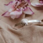 צמיד קשיח צדף מכסף טהור 925 3.jpg