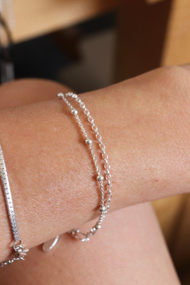 צמיד שכבות עדין לולאות וכדוריות מכסף טהור 925 2.jpg