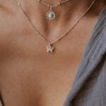 שרשראות מדורגות של פרח חמניה ופרפר קטן מכסף טהור 925.jpg