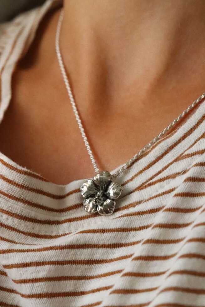 שרשרת חבל מיוחד עם תליון פרח היביסקוס מכסף 925 (1)