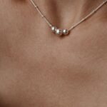 שרשרת כדוריות עדינה ומיוחדת בשילוב 3 חרוזי כסף בגדלים שונים. מעוצבת בקווים נקיים ומינמליסטים ומושלמת לבדה או ביחד עם שרשראות נוספות למראה שכבות מדורג שמקפיץ כל לוק.jpg