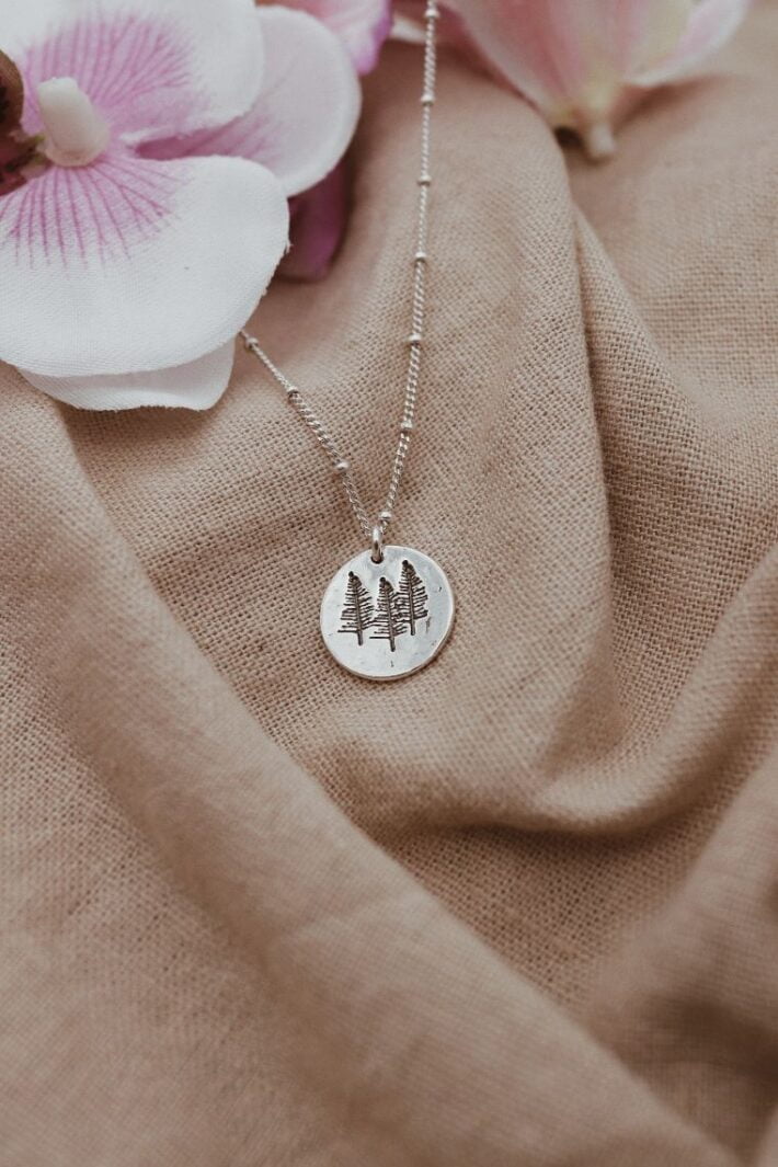 שרשרת כדוריות עדינה עם תליון ברושים עצים מכסף טהור 925.jpg