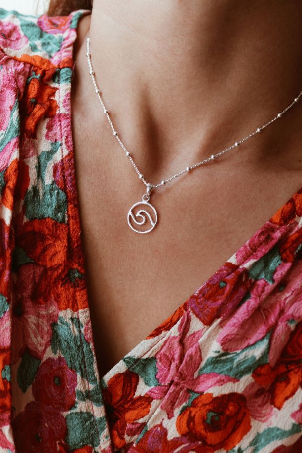 שרשרת כדוריות עם תליון גל חלול מכסף טהור 925 1.jpg