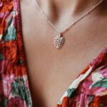 שרשרת כדוריות עדינה ומיוחדת בשילוב תליון מושלם של עלה מונסטרה. השרשרת מעוצבת בסגנון בוהו-רומנטי מהמם ומושלמת לבדה או ביחד עם שרשראות נוספות למראה שכבות מדורג שמקפיץ כל לוק. .jpg