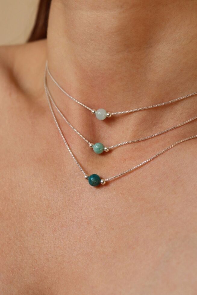 שרשרת צוקר אבני חן עדינה עם אבני מזל טבעיות בגווני כחול אקווה מרין אפטייט ואמזונייט עשויה מכסף טהור 925 ועמידה במים.jpg