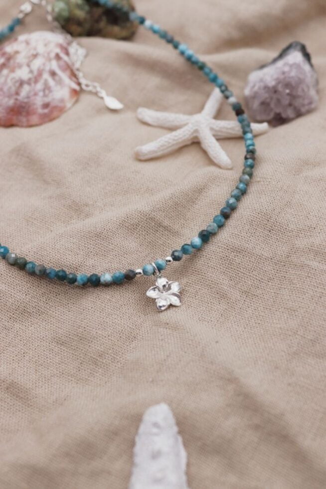 שרשרת צוקר אבנים אפטייט כחולות טבעיות ותליון פרח פלומריה מכסף טהור 925 1.jpg