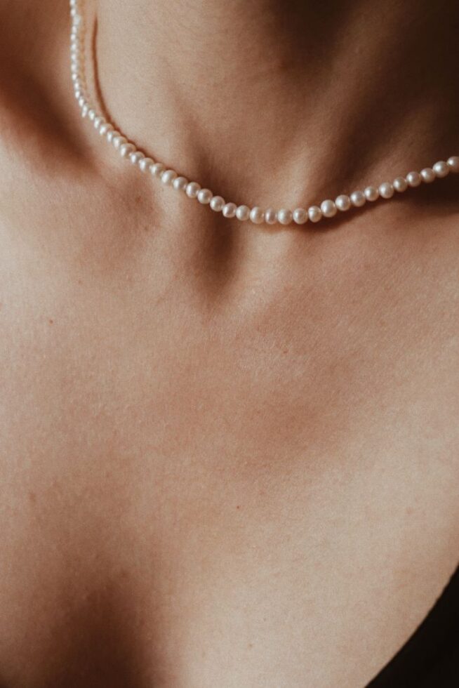 שרשרת צוקר קלאסית עם פנינים עגולות לבנות טבעיות מכסף טהור 925 עמידה במים .jpg