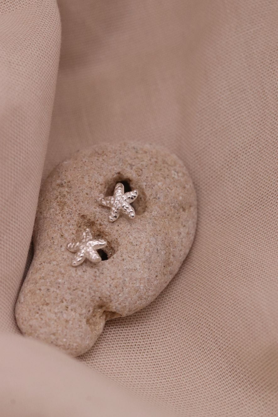 עגילי כוכב ים קטנים צמודים לאוזן מכסף טהור 925.jpg