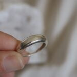 טבעת בצורת כיפה עדינה וקלאסית מכסף שמתאימה לכל לוק , הולכת מושלם לבד או ביחד עם טבעות נוספות להשלמת המראה המלא