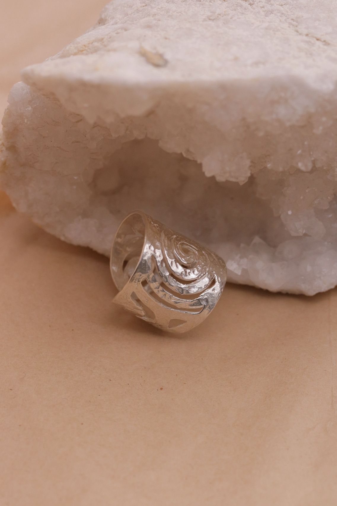 טבעת ספירלה מרוקעת מכסף אמיתי 925.jpg