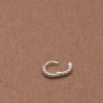 עגיל חישוק כדוריות קטן מכסף. עגיל הליקס כדוריות.jpg