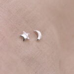 עגילי כוכב וירח קטנים צמודים לאוזן מכסף אמיתי 925