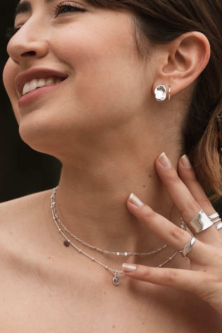 עגילים צמודים לאוזן בטקסטורה גלית מכסף אמיתי 925.jpg